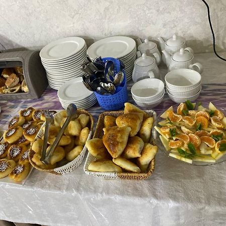Barhat Hotel Tasken Kültér fotó