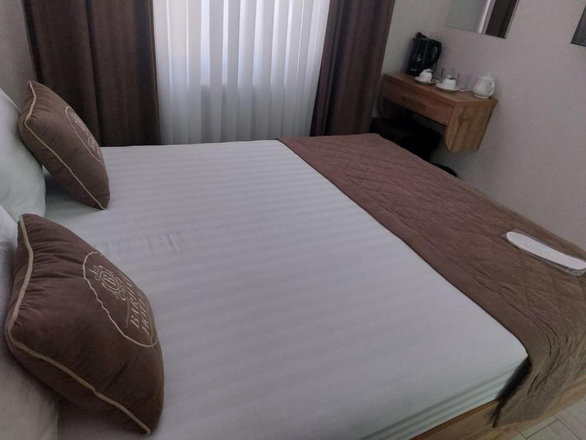 Barhat Hotel Tasken Kültér fotó
