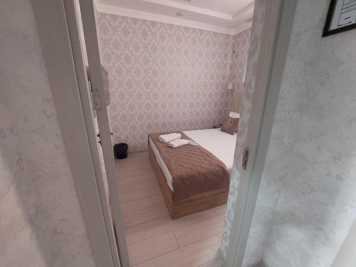 Barhat Hotel Tasken Kültér fotó