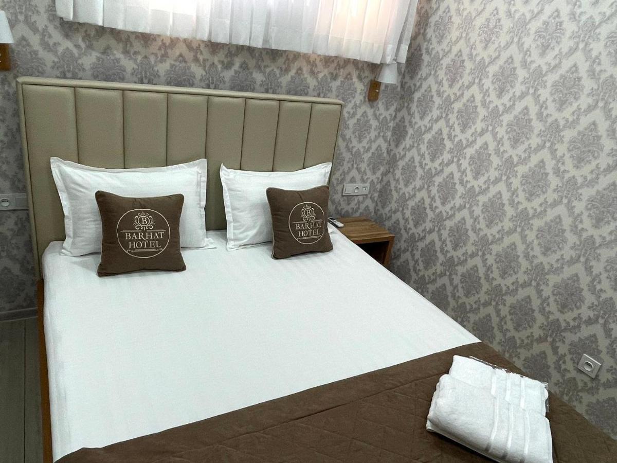 Barhat Hotel Tasken Kültér fotó