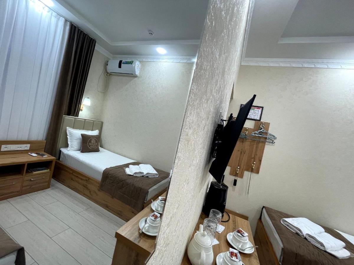 Barhat Hotel Tasken Kültér fotó