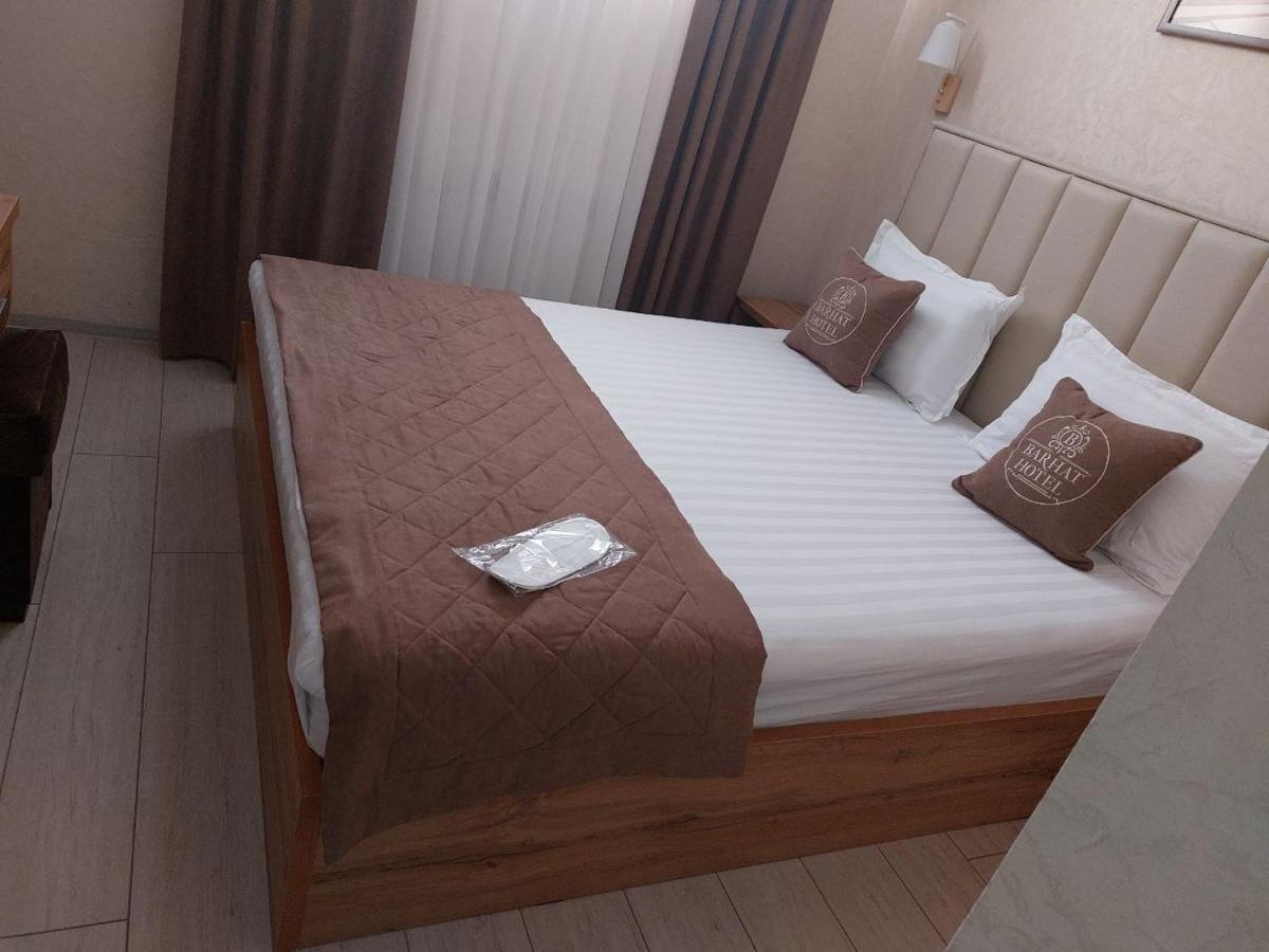 Barhat Hotel Tasken Kültér fotó