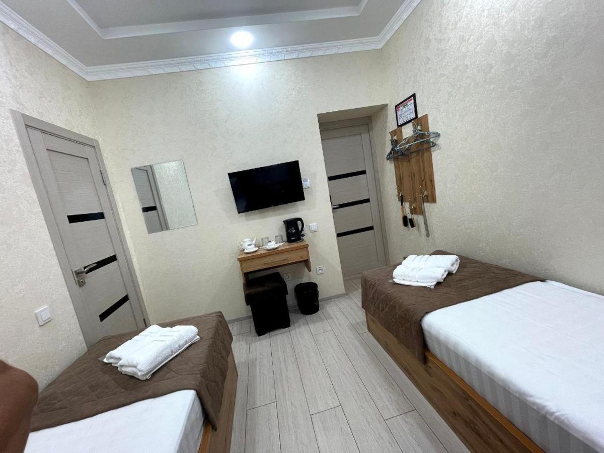 Barhat Hotel Tasken Kültér fotó