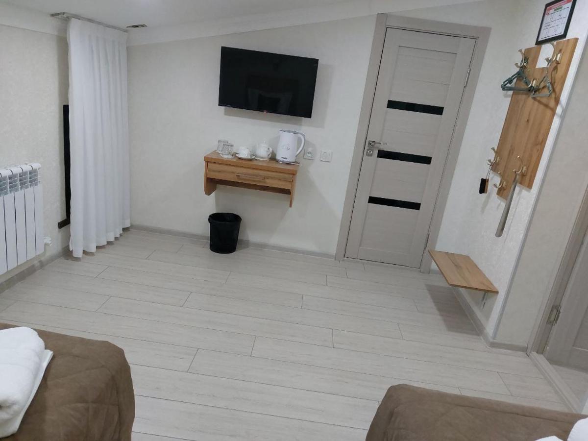 Barhat Hotel Tasken Kültér fotó