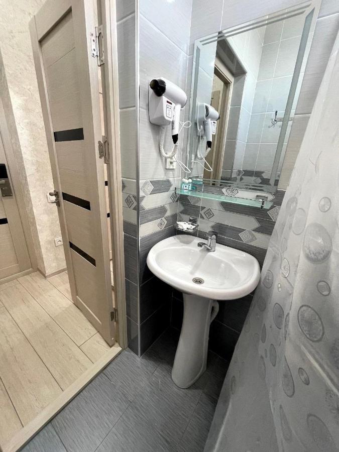 Barhat Hotel Tasken Kültér fotó