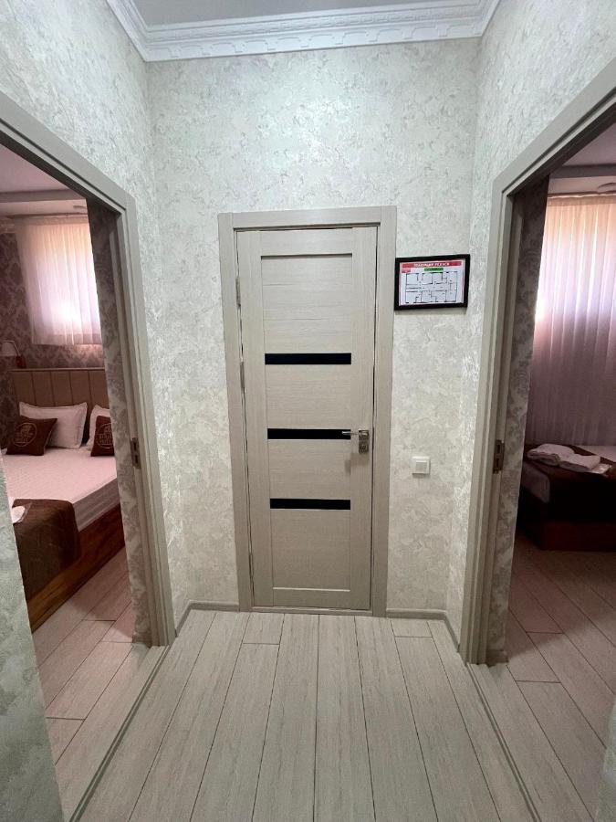 Barhat Hotel Tasken Kültér fotó