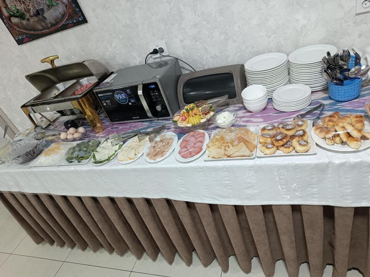 Barhat Hotel Tasken Kültér fotó