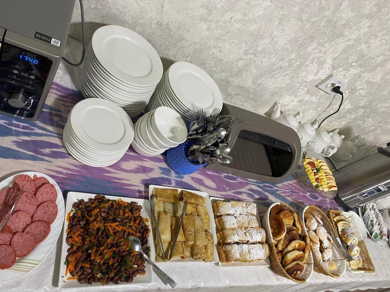 Barhat Hotel Tasken Kültér fotó